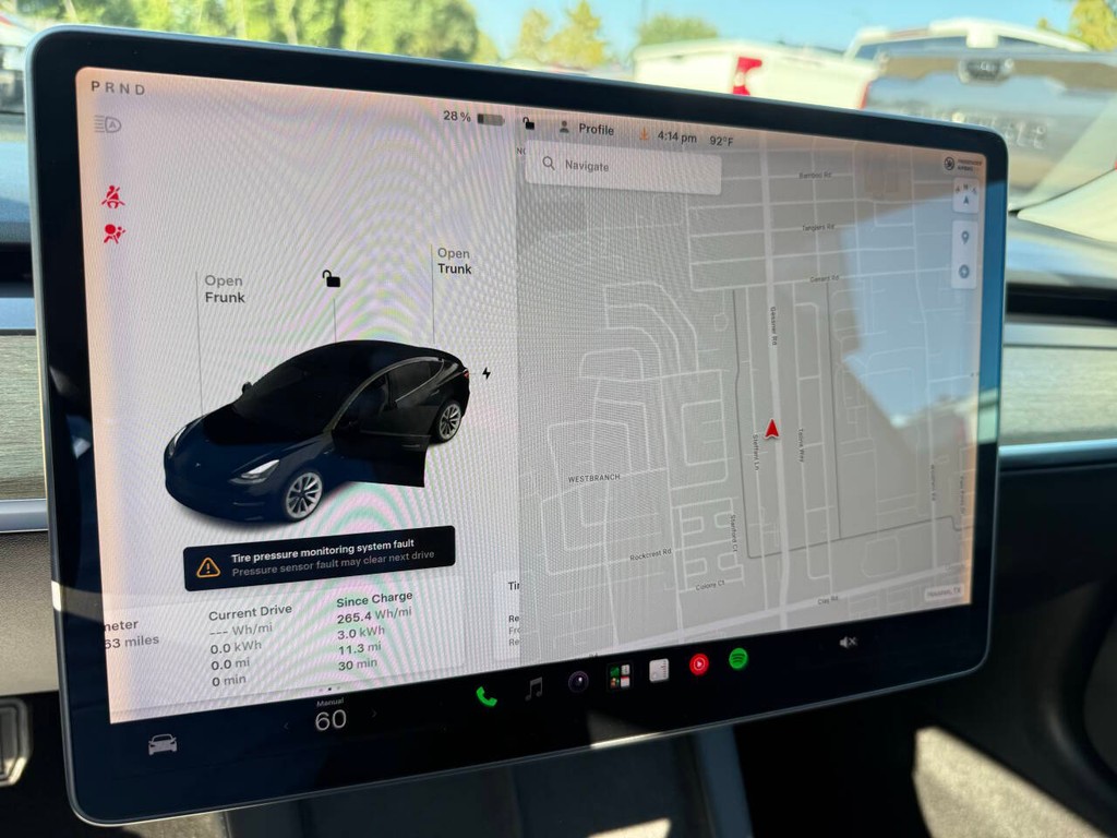 Tesla Model 3 Vehicle Full-screen Gallery Image 25