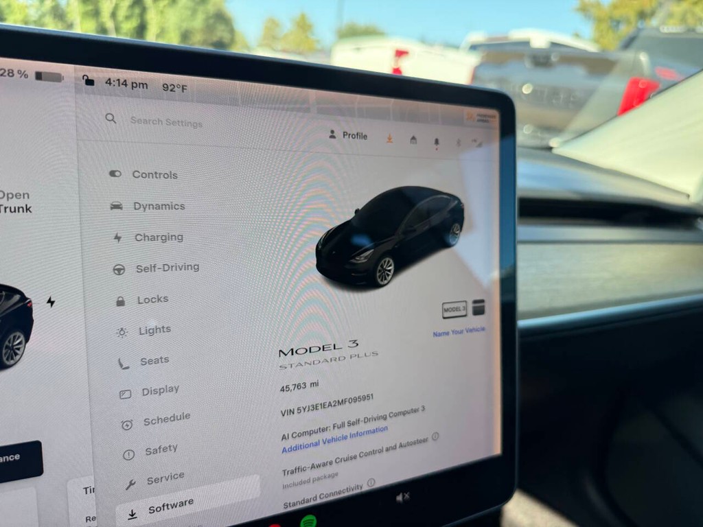 Tesla Model 3 Vehicle Full-screen Gallery Image 26