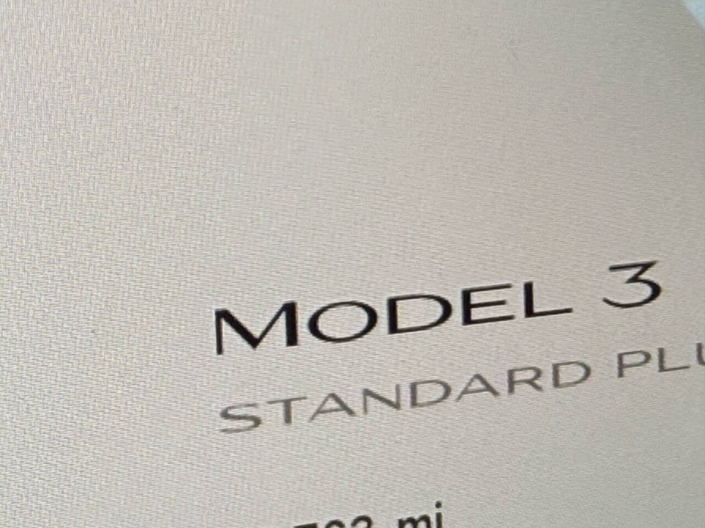Tesla Model 3 Vehicle Full-screen Gallery Image 29