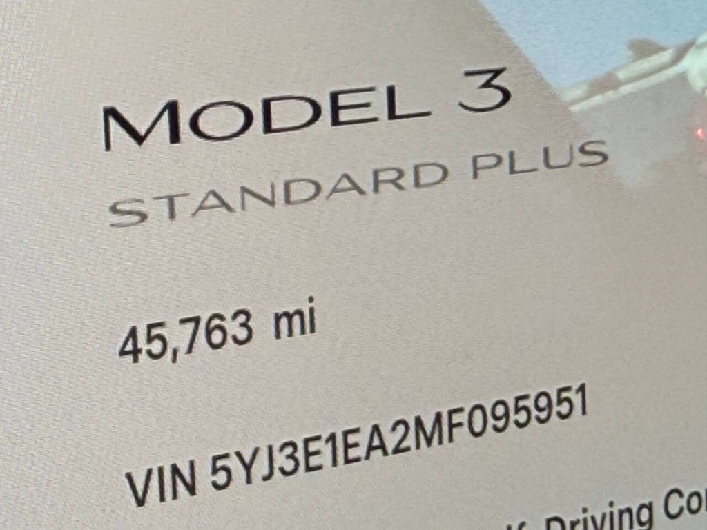 Tesla Model 3 Vehicle Full-screen Gallery Image 34