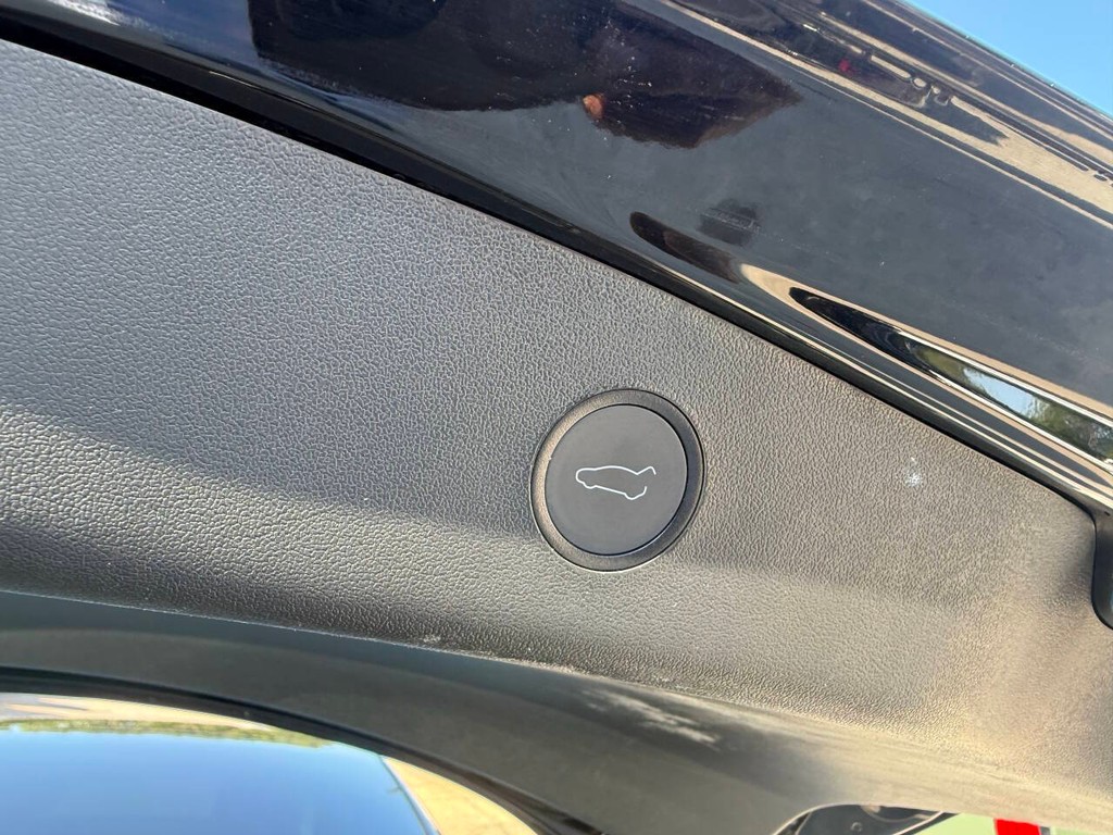 Tesla Model 3 Vehicle Full-screen Gallery Image 39