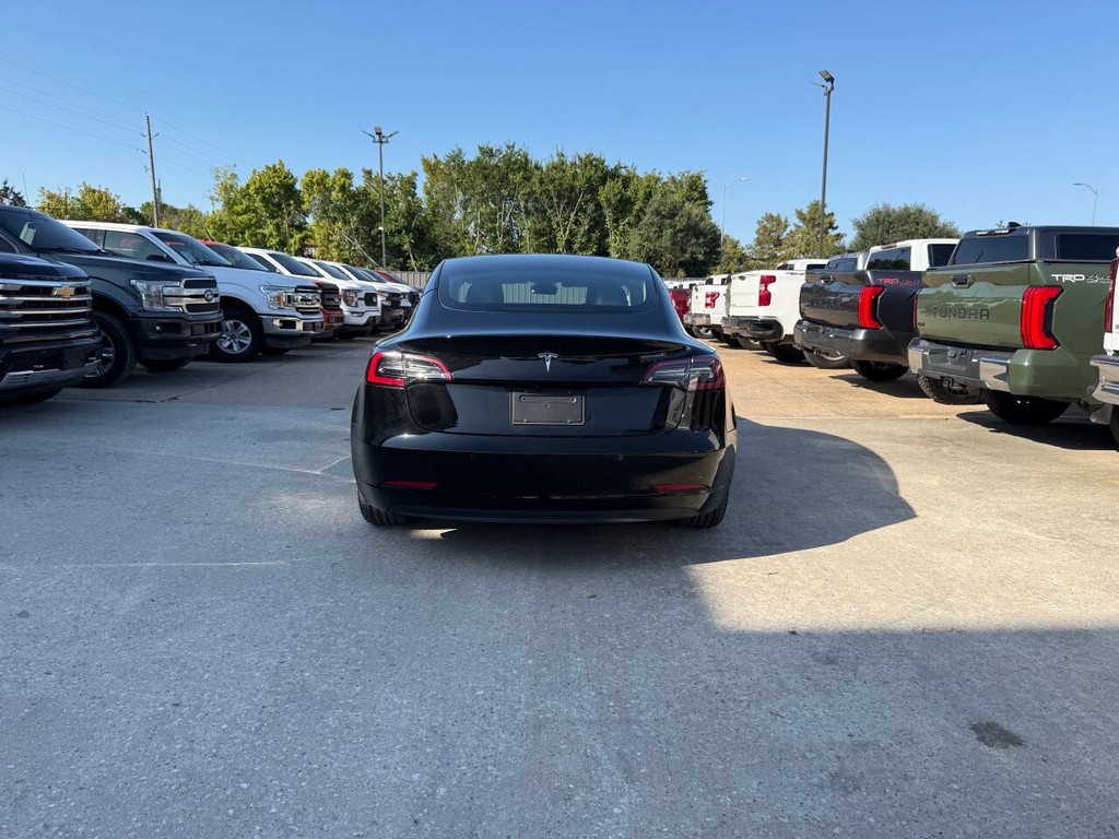 Tesla Model 3 Vehicle Full-screen Gallery Image 40