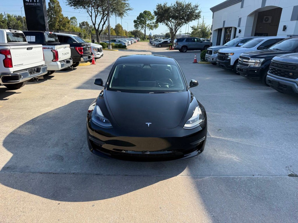 Tesla Model 3 Vehicle Full-screen Gallery Image 41
