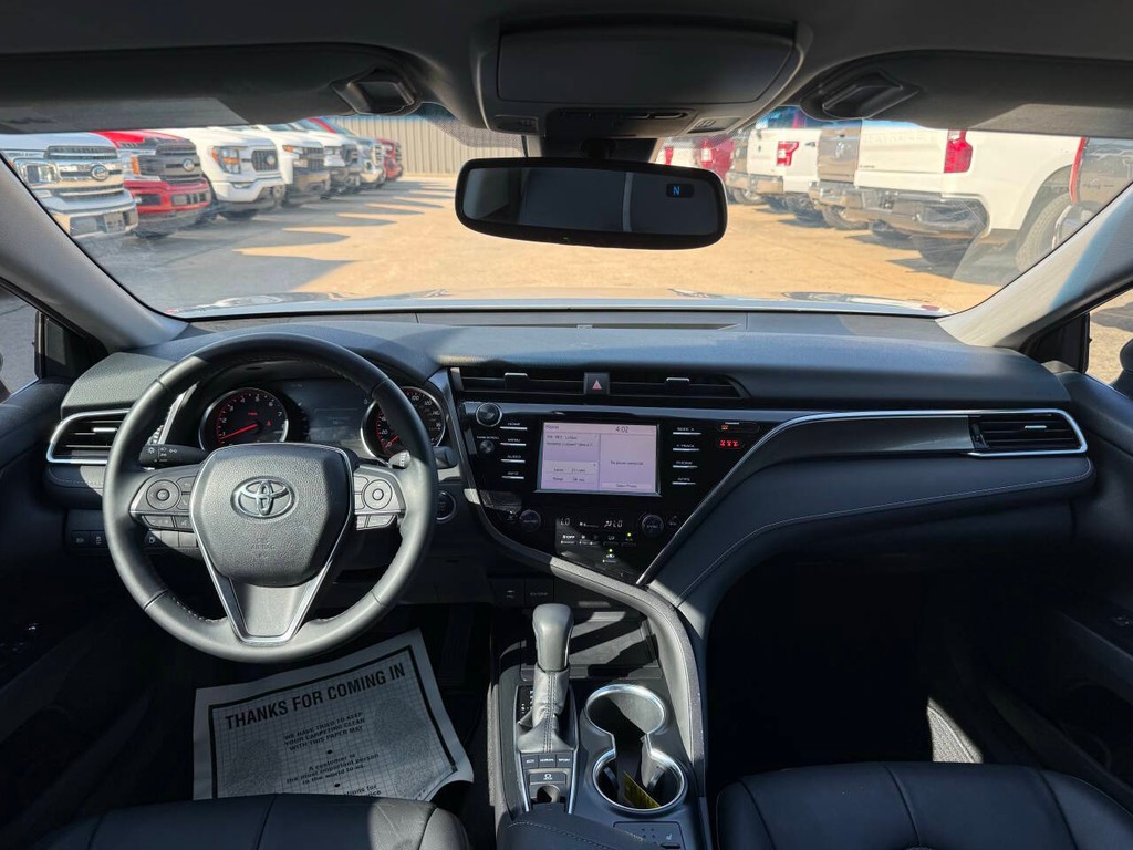 Toyota Camry Vehicle Full-screen Gallery Image 17