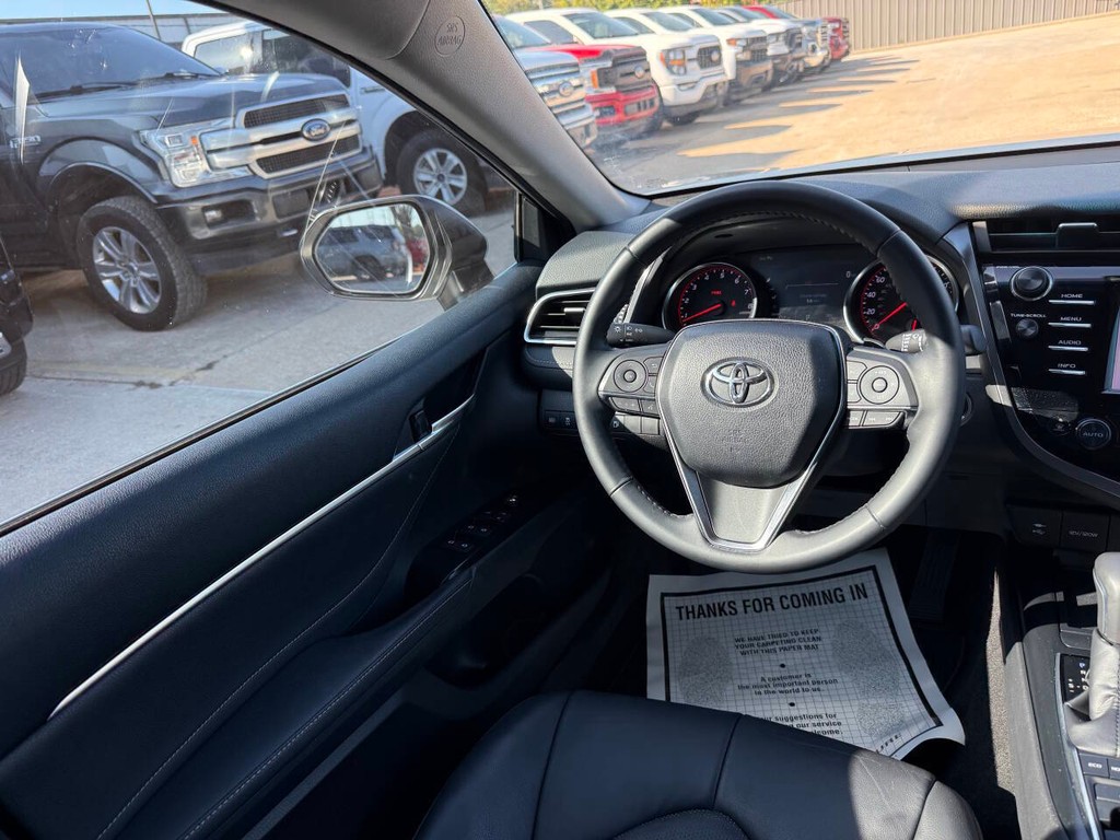 Toyota Camry Vehicle Full-screen Gallery Image 19