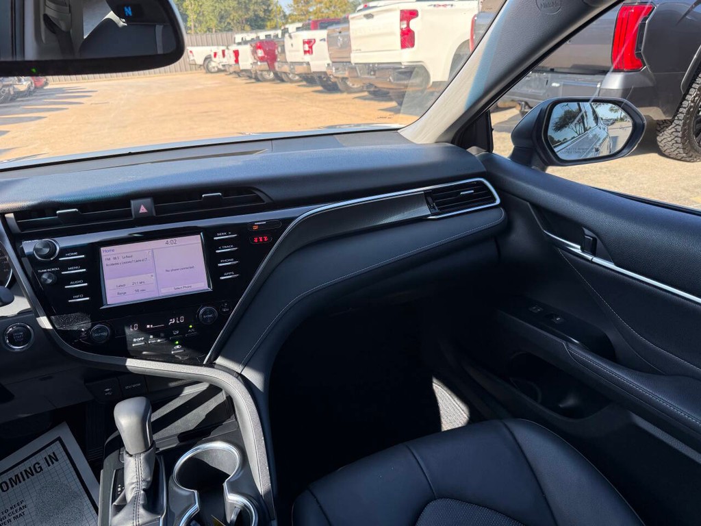 Toyota Camry Vehicle Full-screen Gallery Image 20