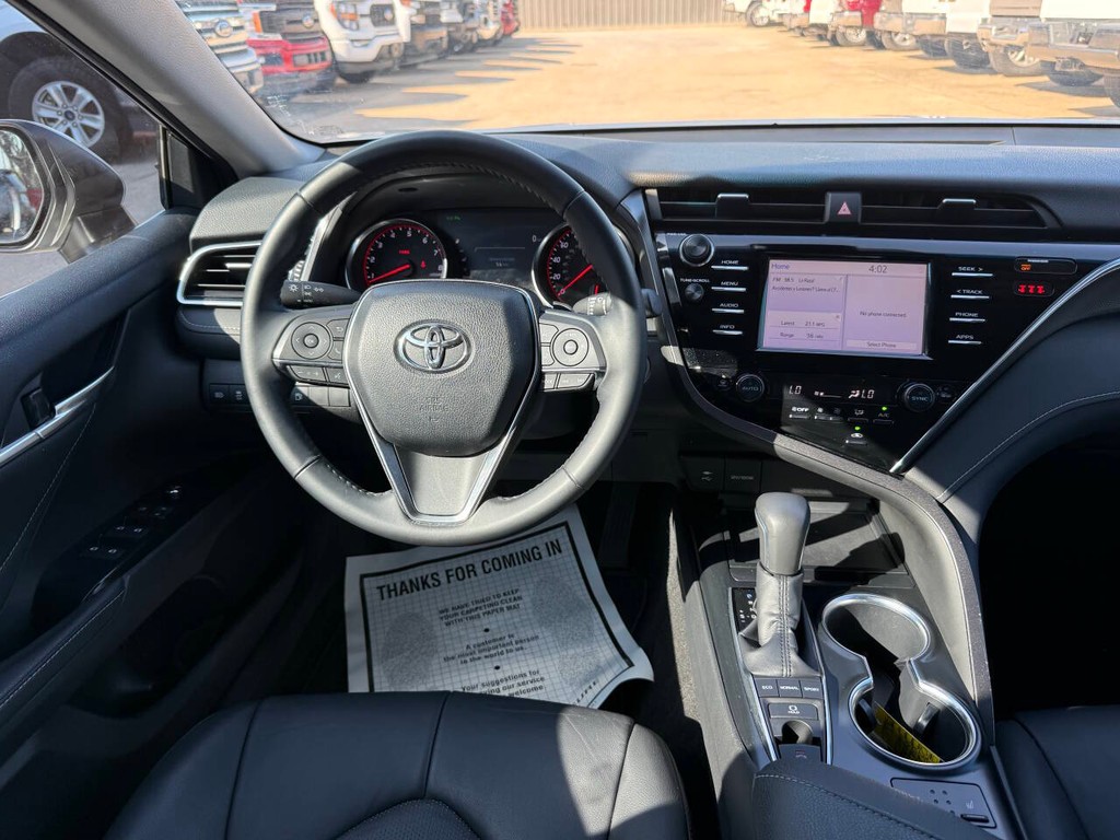 Toyota Camry Vehicle Full-screen Gallery Image 21
