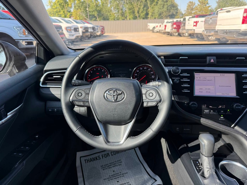 Toyota Camry Vehicle Full-screen Gallery Image 22
