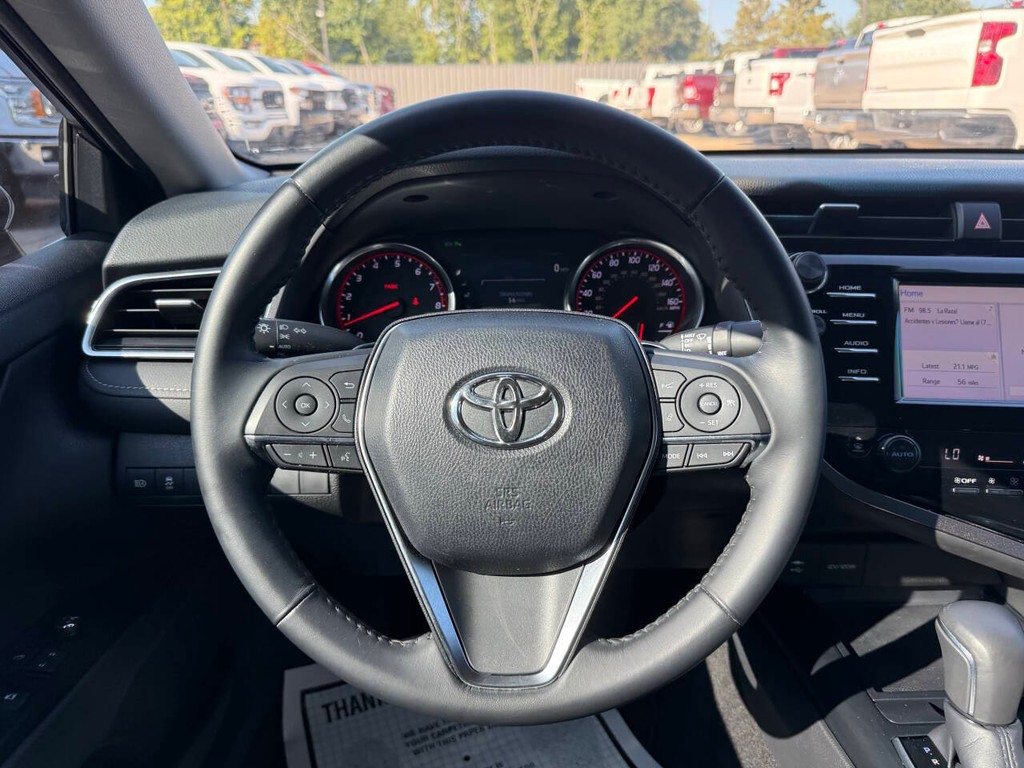 Toyota Camry Vehicle Full-screen Gallery Image 23