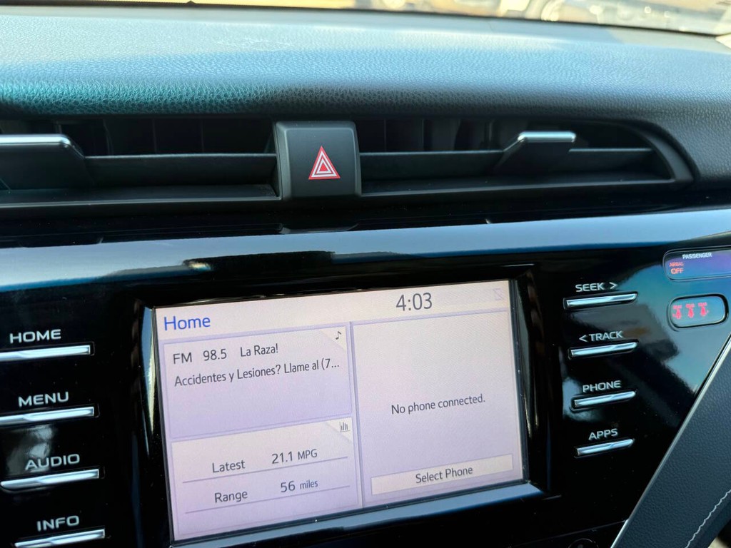 Toyota Camry Vehicle Full-screen Gallery Image 26