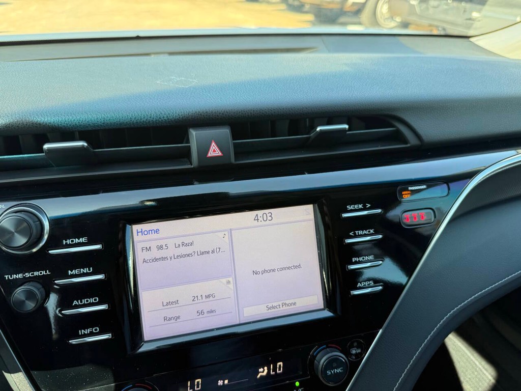 Toyota Camry Vehicle Full-screen Gallery Image 27