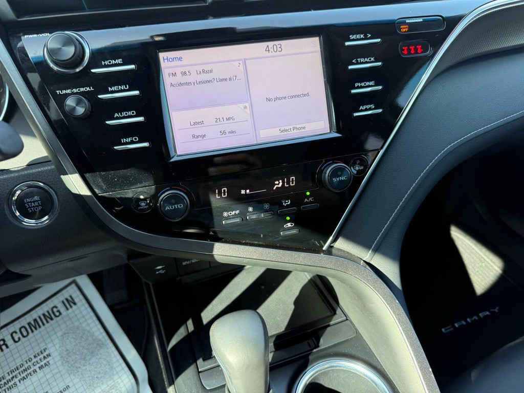 Toyota Camry Vehicle Full-screen Gallery Image 28