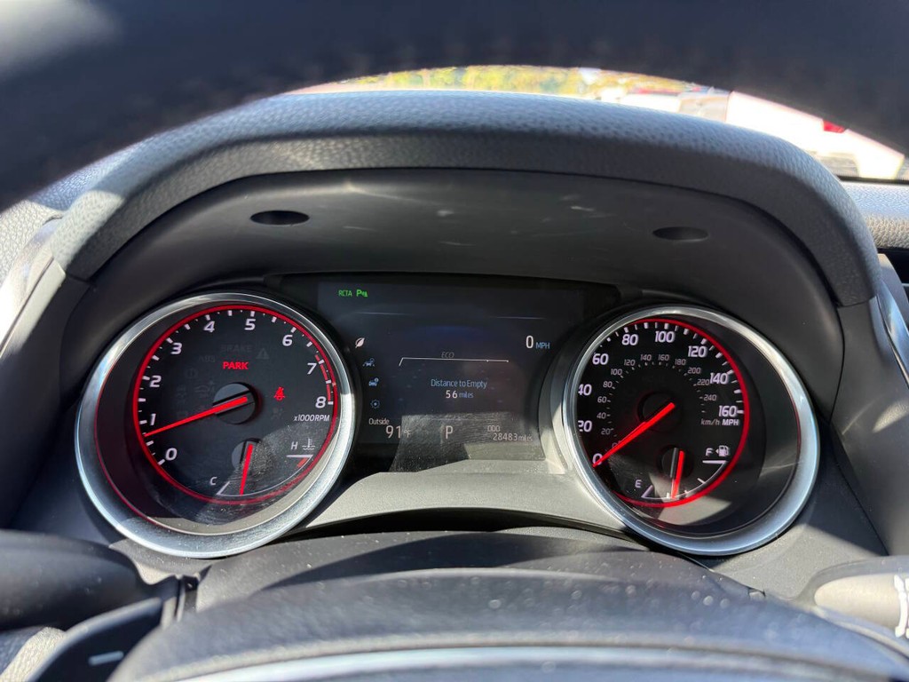 Toyota Camry Vehicle Full-screen Gallery Image 31