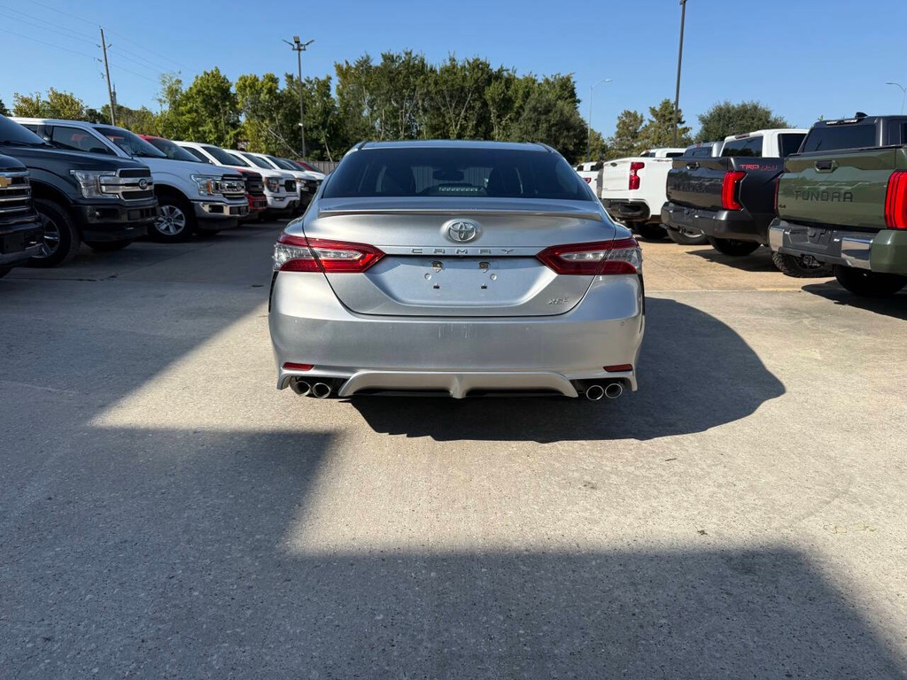 Toyota Camry Vehicle Full-screen Gallery Image 37