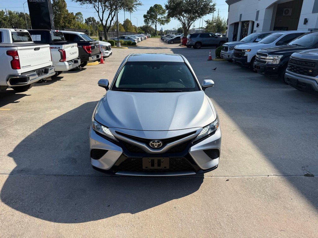 Toyota Camry Vehicle Full-screen Gallery Image 38