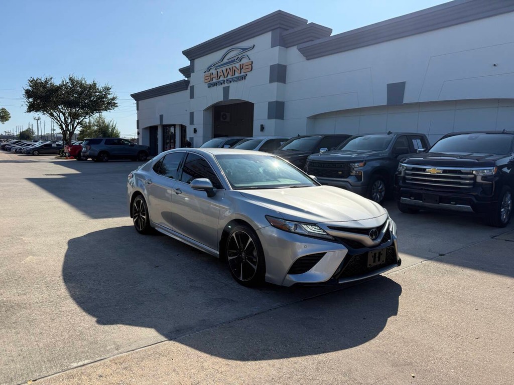 Toyota Camry Vehicle Full-screen Gallery Image 40