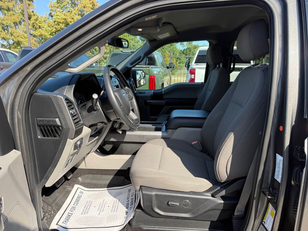 Ford F-150 Vehicle Full-screen Gallery Image 07