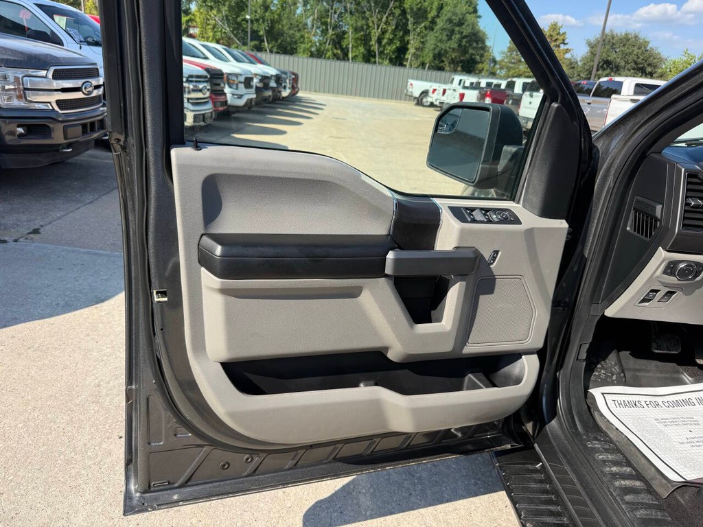Ford F-150 Vehicle Full-screen Gallery Image 08