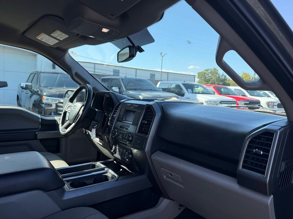 Ford F-150 Vehicle Full-screen Gallery Image 09
