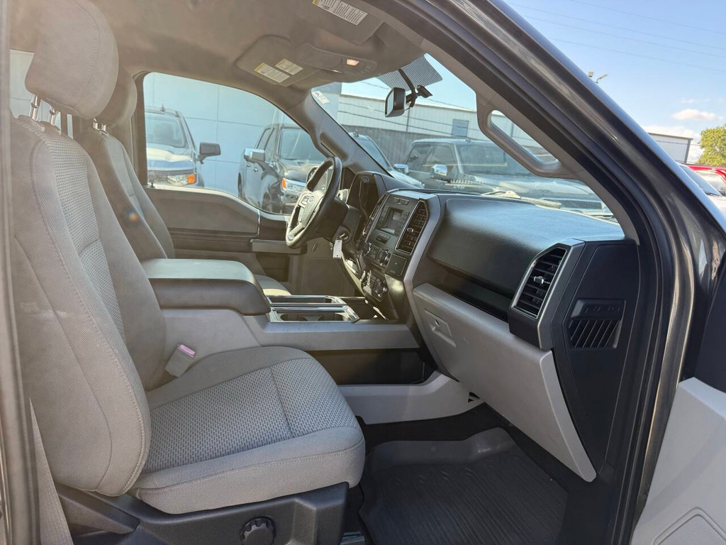 Ford F-150 Vehicle Full-screen Gallery Image 10