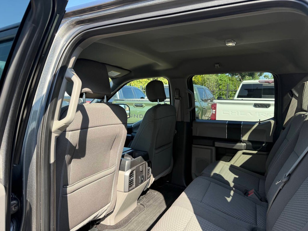 Ford F-150 Vehicle Full-screen Gallery Image 12