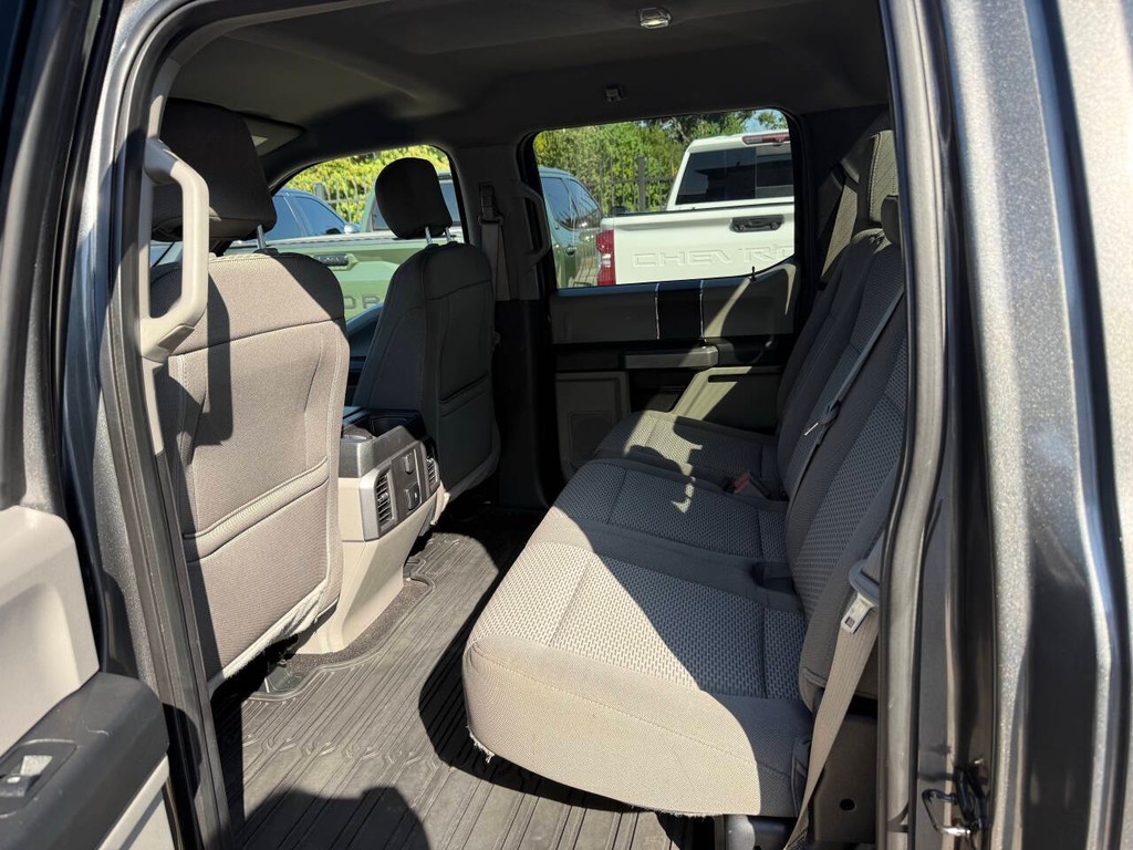 Ford F-150 Vehicle Full-screen Gallery Image 13