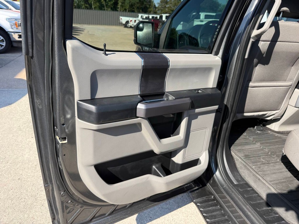 Ford F-150 Vehicle Full-screen Gallery Image 14