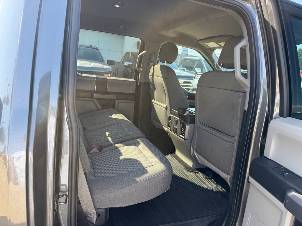 Ford F-150 Vehicle Full-screen Gallery Image 15