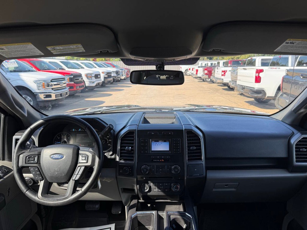 Ford F-150 Vehicle Full-screen Gallery Image 17
