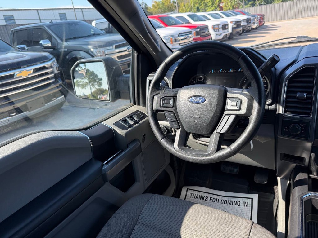Ford F-150 Vehicle Full-screen Gallery Image 19