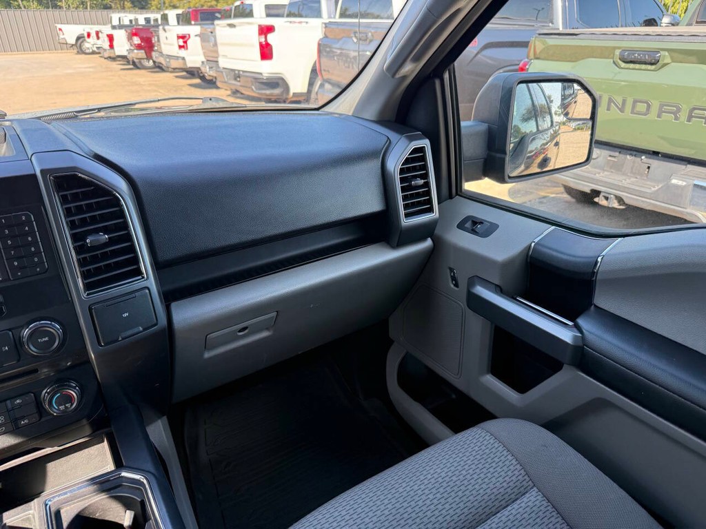 Ford F-150 Vehicle Full-screen Gallery Image 20