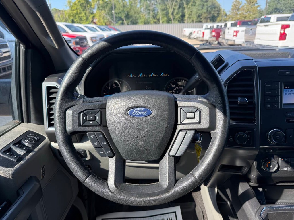 Ford F-150 Vehicle Full-screen Gallery Image 22