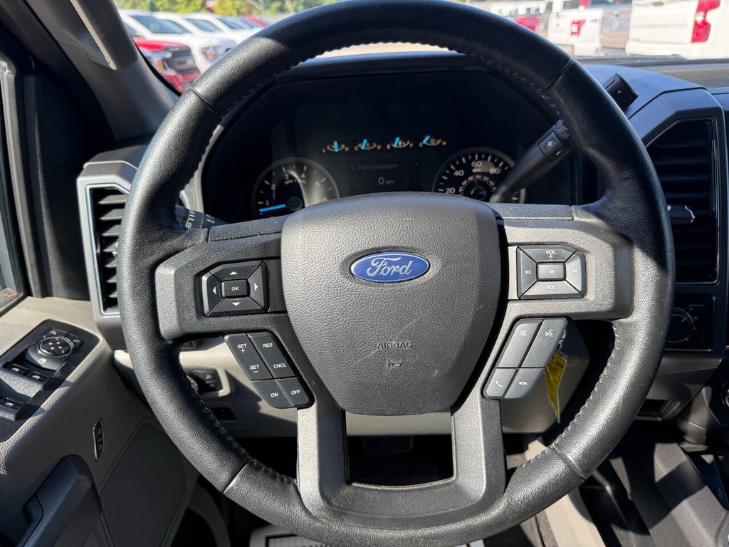 Ford F-150 Vehicle Full-screen Gallery Image 23