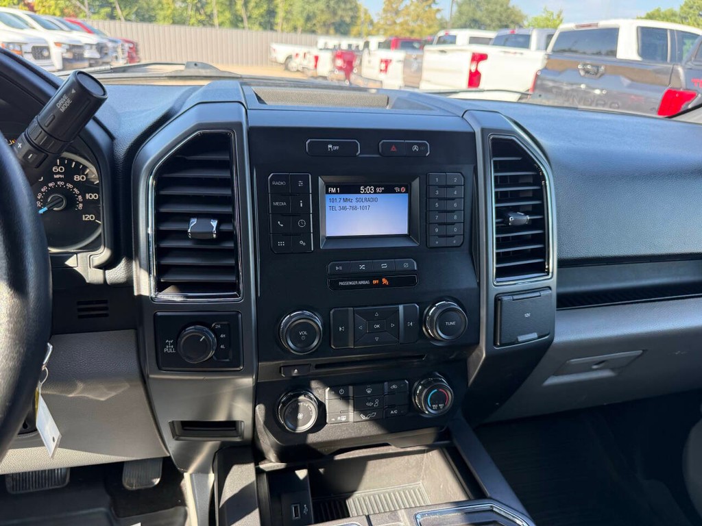 Ford F-150 Vehicle Full-screen Gallery Image 24