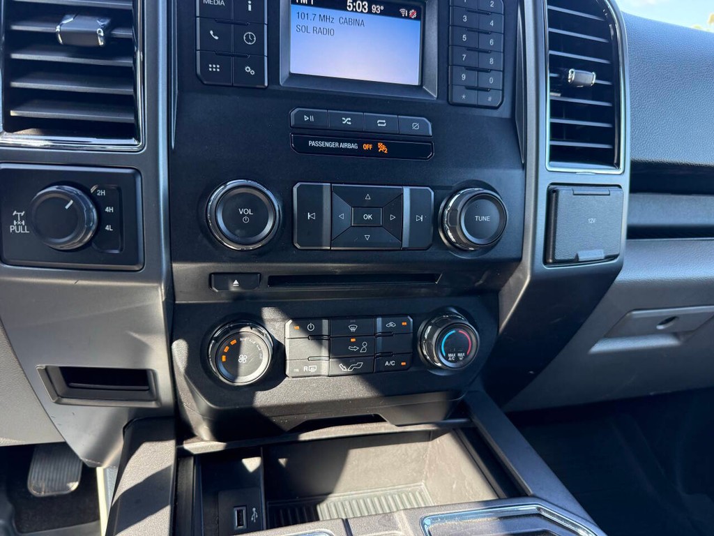 Ford F-150 Vehicle Full-screen Gallery Image 28