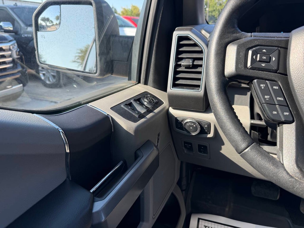 Ford F-150 Vehicle Full-screen Gallery Image 30