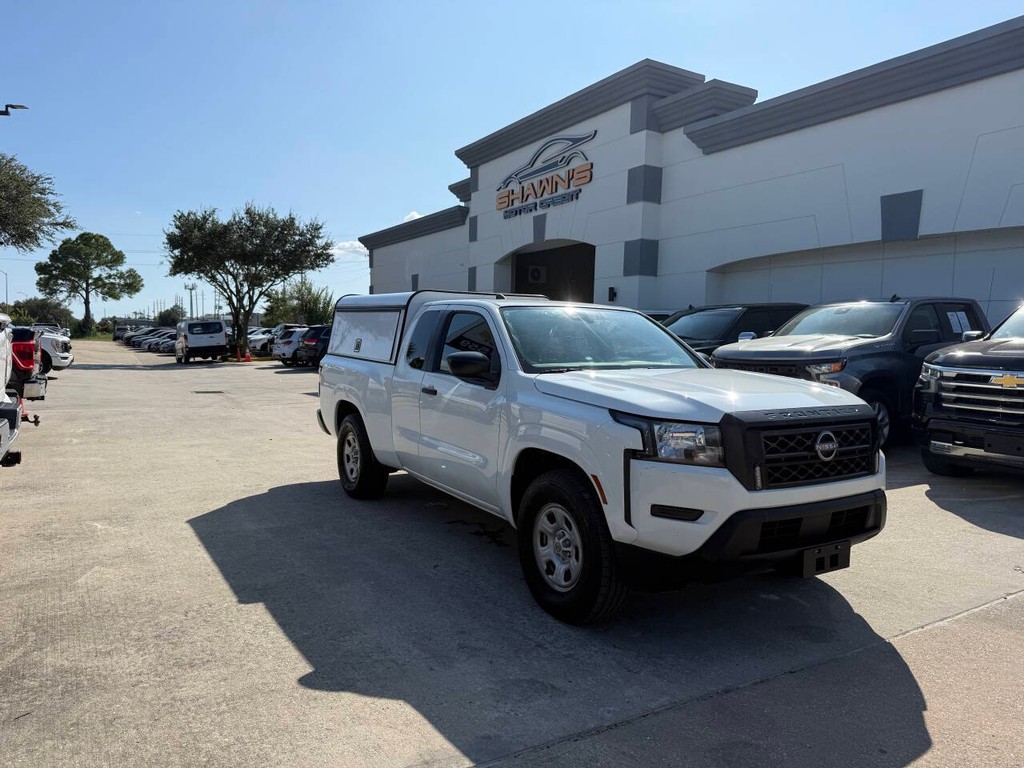 Nissan Frontier Vehicle Full-screen Gallery Image 02