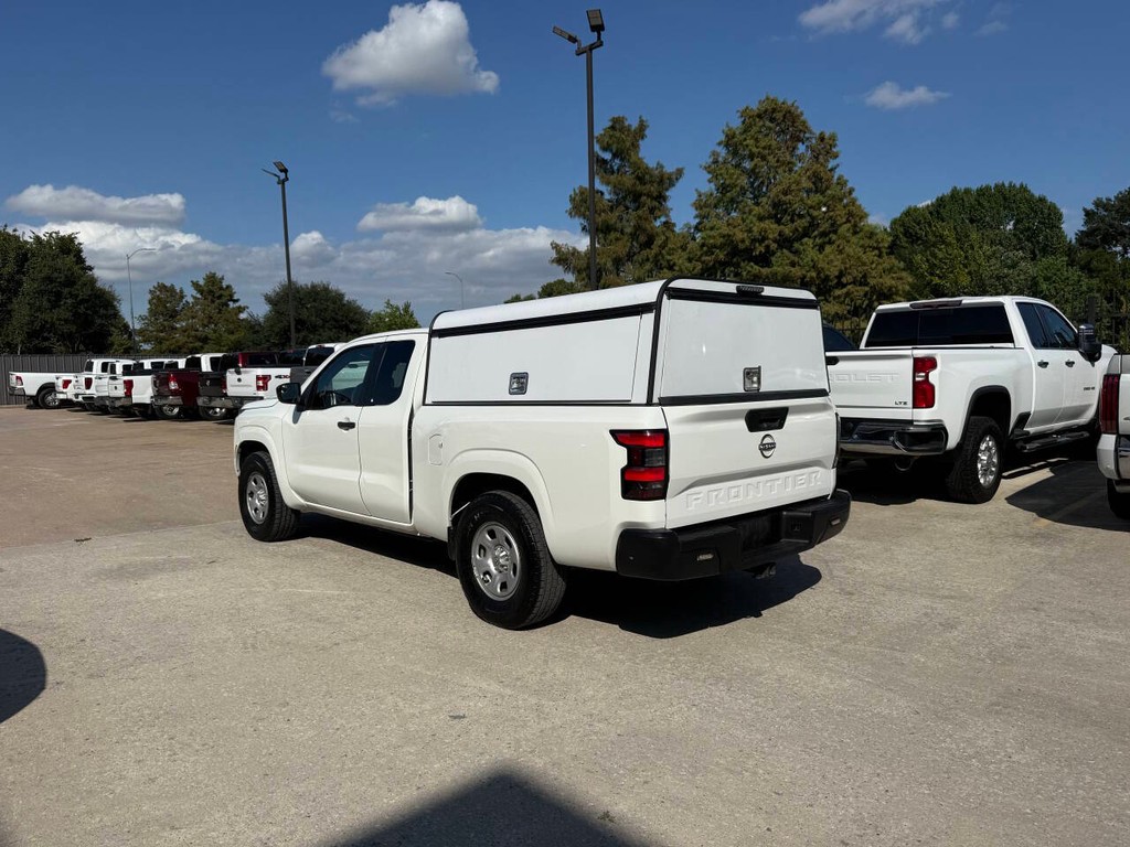 Nissan Frontier Vehicle Full-screen Gallery Image 04
