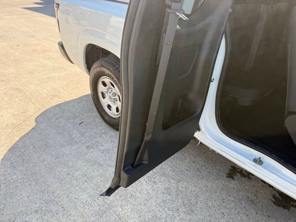 Nissan Frontier Vehicle Full-screen Gallery Image 14