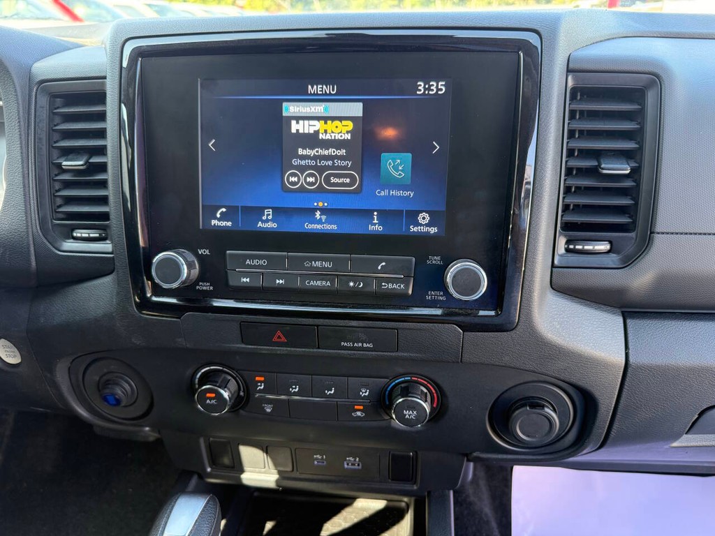 Nissan Frontier Vehicle Full-screen Gallery Image 20