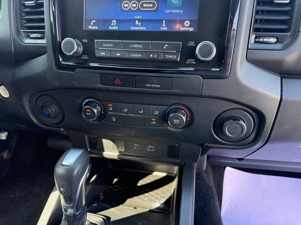 Nissan Frontier Vehicle Full-screen Gallery Image 22