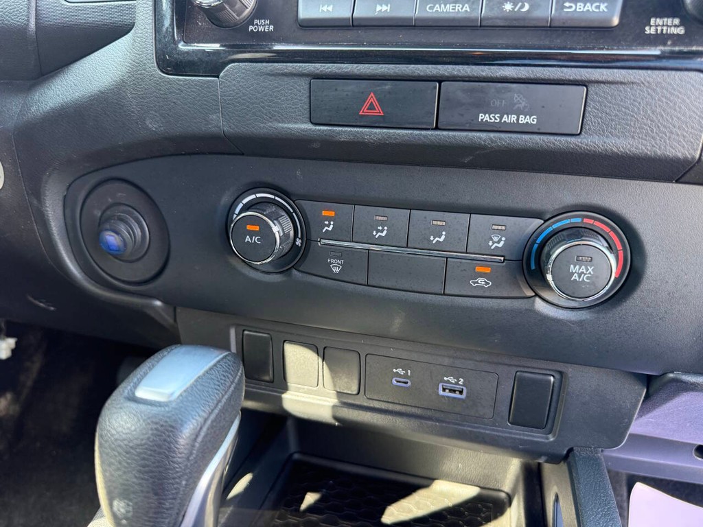 Nissan Frontier Vehicle Full-screen Gallery Image 25