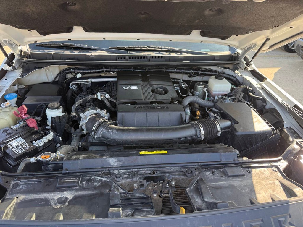 Nissan Frontier Vehicle Full-screen Gallery Image 29