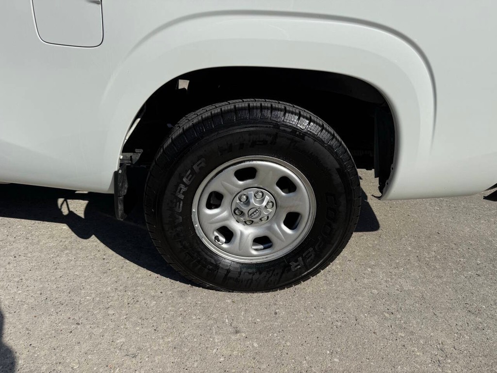 Nissan Frontier Vehicle Full-screen Gallery Image 30
