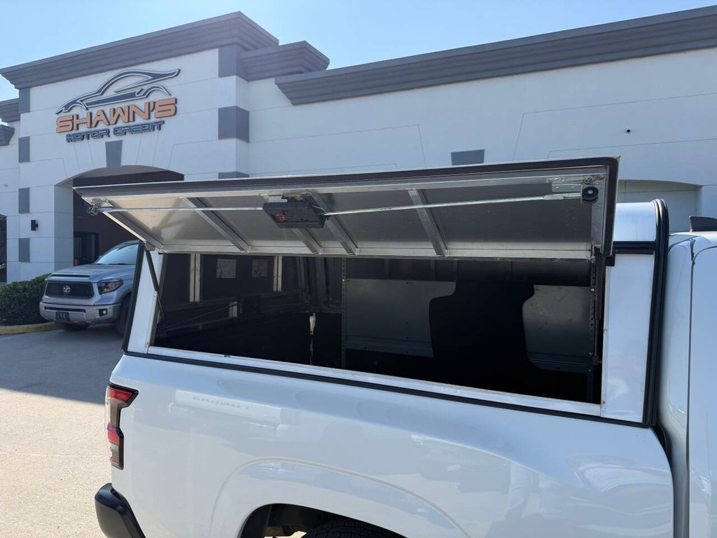 Nissan Frontier Vehicle Full-screen Gallery Image 32