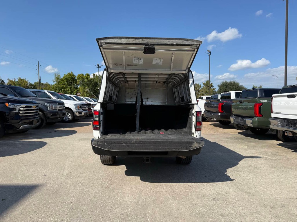 Nissan Frontier Vehicle Full-screen Gallery Image 33