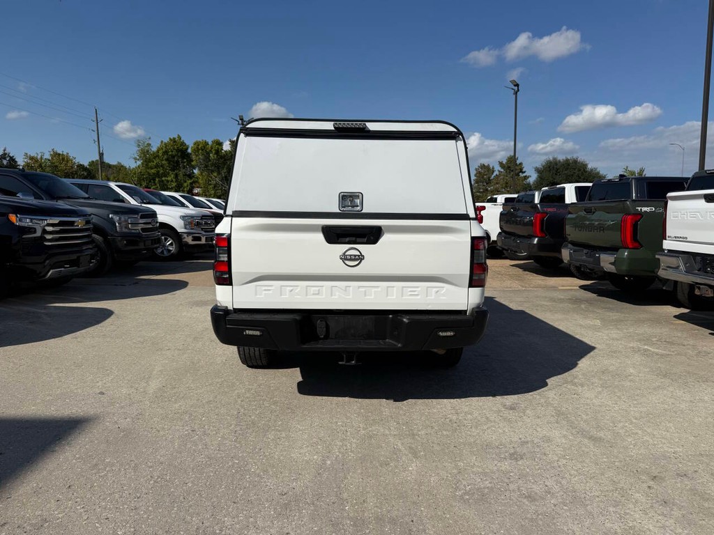 Nissan Frontier Vehicle Full-screen Gallery Image 34