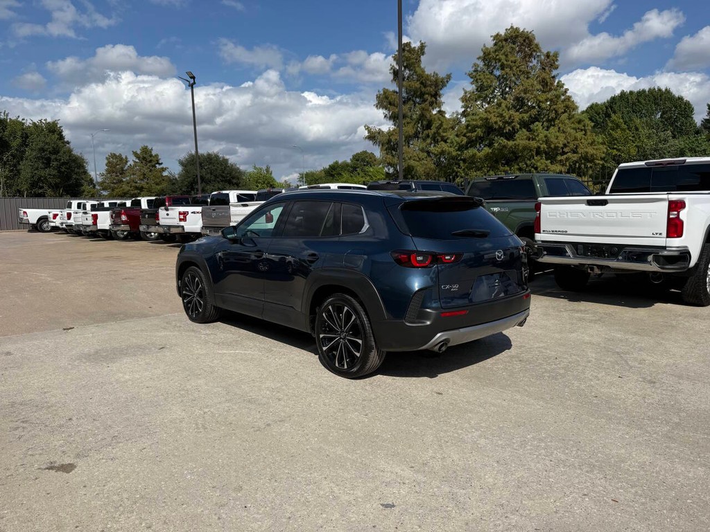 Mazda CX-50 Vehicle Full-screen Gallery Image 04