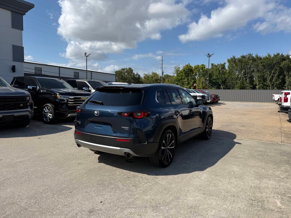 Mazda CX-50 Vehicle Full-screen Gallery Image 05