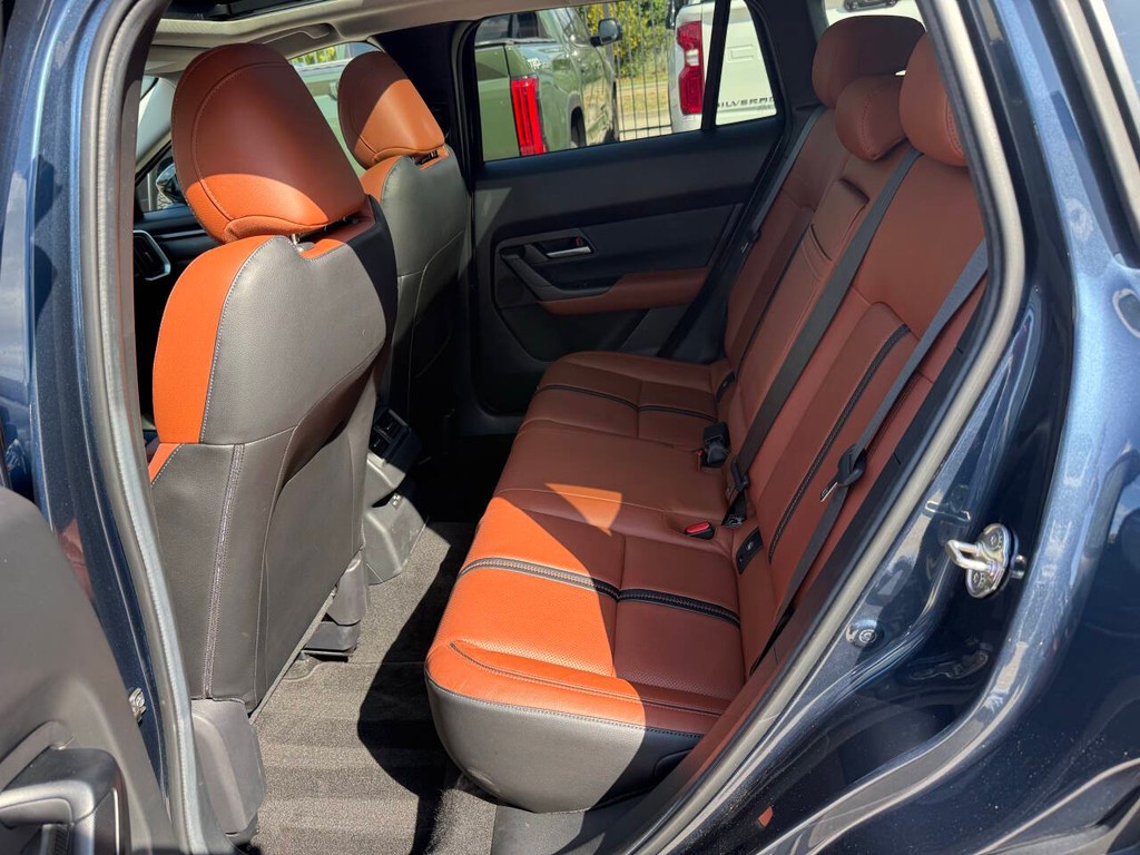 Mazda CX-50 Vehicle Full-screen Gallery Image 13